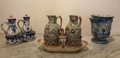 Huilier en faïence de Lunéville à décor de...