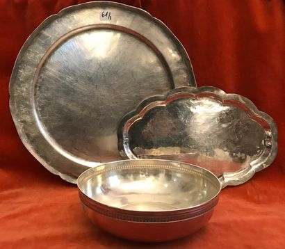 Ensemble en argent (800), comprenant :
-...
