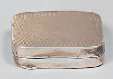Deux petites boîtes en argent (800), l'une...