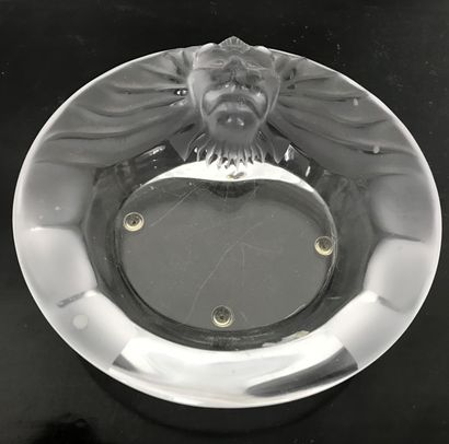 LALIQUE France.

Cendrier en verre moulé...