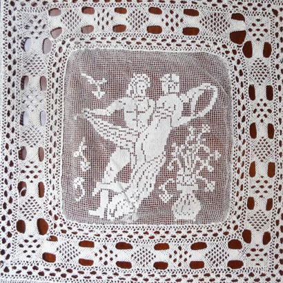 Nappe en dentelle au crochet et applications....