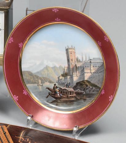 SÈVRES, 1869.
Assiette en porcelaine à décor...