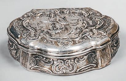 Boîte de forme polylobée en argent (800),...