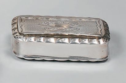 Ensemble en argent (800), comprenant :
-...