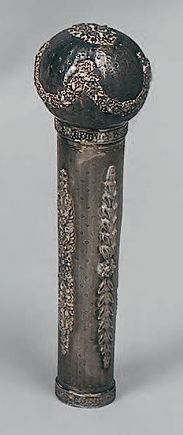 Ensemble en argent (800), comprenant :
-...