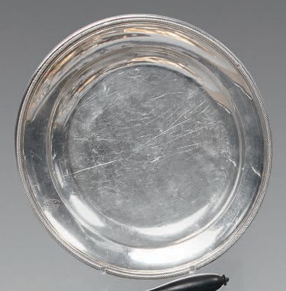 Plat rond et creux en argent uni (800), la...