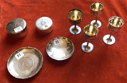 Ensemble de pièces d'Extrême-Orient en argent...