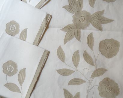 Nappe et douze serviettes assorties en toile...
