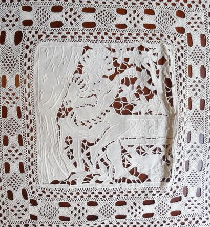 Nappe en dentelle au crochet et applications....
