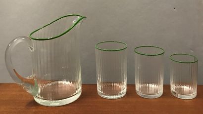 Service de verres en forme de gobelet, le...