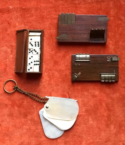 Objets de vitrine : jeu de domino miniature...
