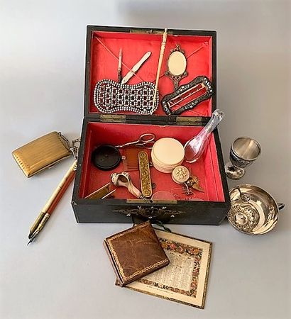Dans un coffret marqueté de cuivre et écaille,...