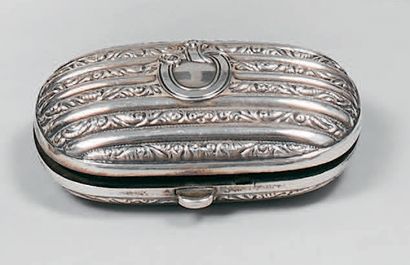 Ensemble en argent (800), comprenant :
-...