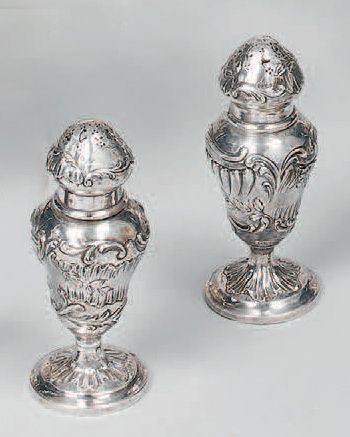 Ensemble en argent (800), comprenant :
-...