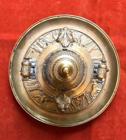 Encrier en bronze, en forme de cassolette,...