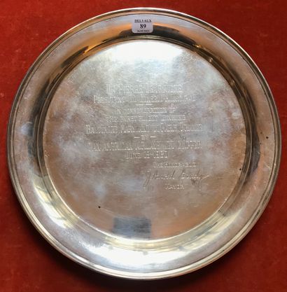 Plateau rond en argent uni (925), le fond...