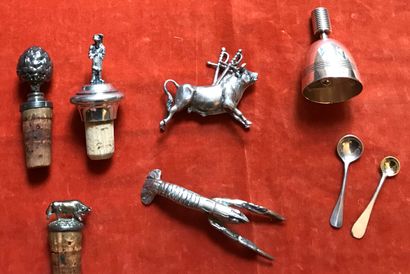 Ensemble d'accessoires de table en argent...