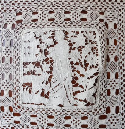 Nappe en dentelle au crochet et applications....