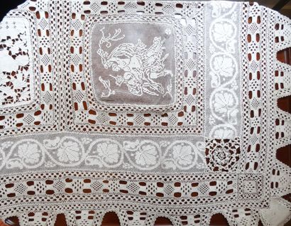 Nappe en dentelle au crochet et applications....