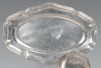 Oval silver dish (800), the border with contours...