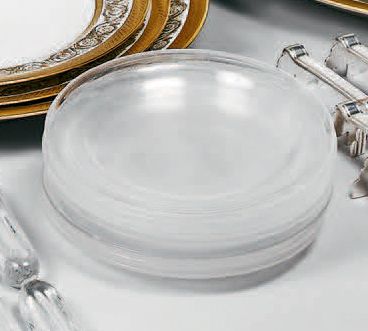 LALIQUE France.
Vingt-quatre assiettes à...