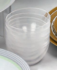 LALIQUE France.
Suite de douze petits bols...