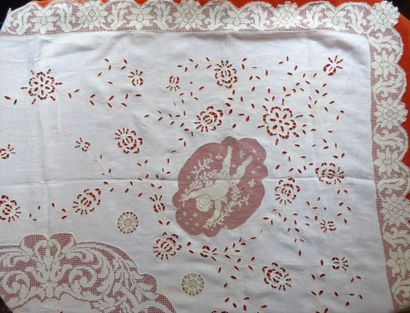 Deux nappes en lin brodé à jour et applications....