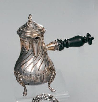 Petite verseuse tripode en argent (800),...