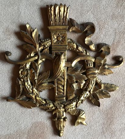 Decorative element in gilded resin decorated...