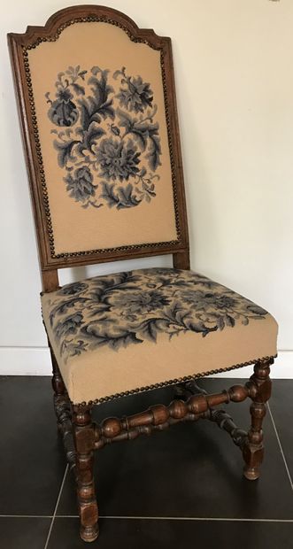 Natural wood chair, the top of the backrest...