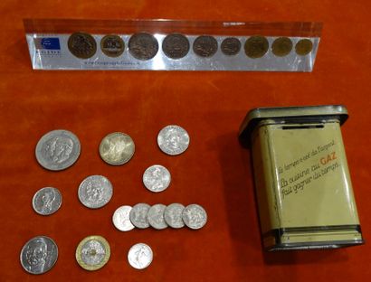 Lot: a plexiglass desk ruler containing old...
