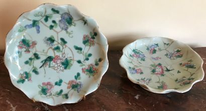 CHINA - 20th century.

Two porcelain cups...