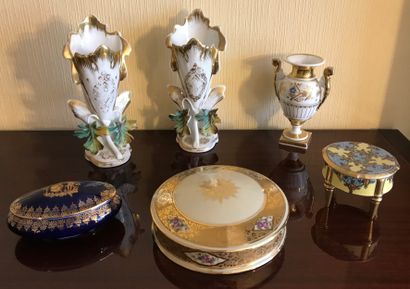 Set of porcelain with gilding and polychrome...