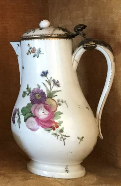 PARIS, late 18th century. Porcelain coffee...