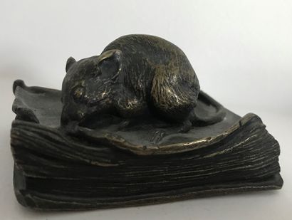 Paul COMOLERA (1818-1897) : gilt bronze paperweight...