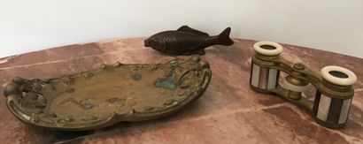 Set composed of : 

- a pair of mother-of-pearl...