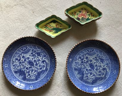 Pair of Chinese porcelain dishes with blue...
