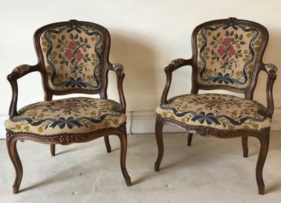 Pair of armchairs in natural wood, moulded...