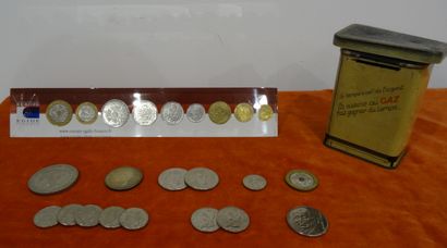 Lot: a plexiglass desk ruler containing old...