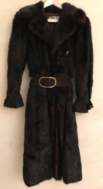 DIOR Furs. Fur coat, signed. 

Brown suede...