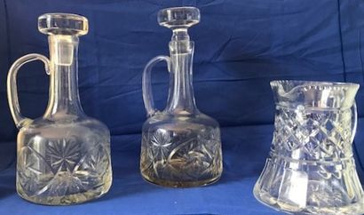 Pair of carafes with handle in cut crystal....
