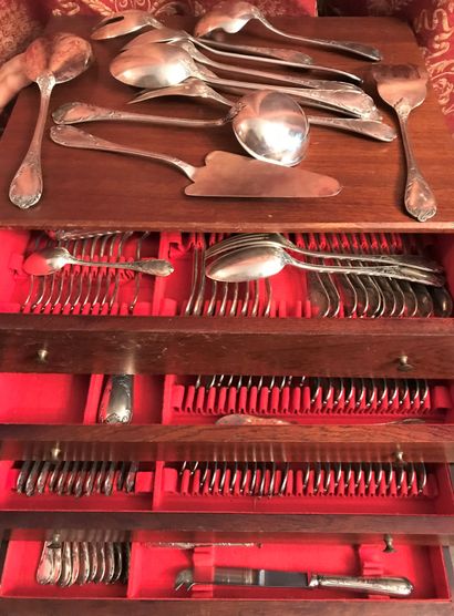 Partie de ménagère de couverts en métal argenté...