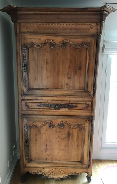 Homme-debout en bois fruitier mouluré et...