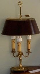 Lampe bouillote en laiton, à trois lumières....