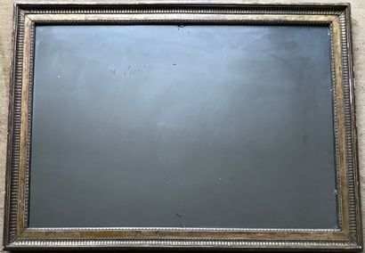 Miroir à entourage en bois doré à décor de...