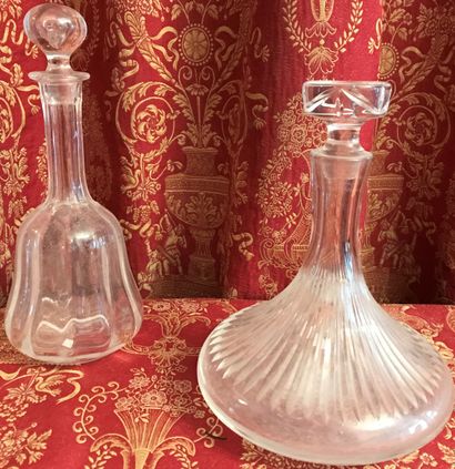 Deux carafes en cristal de Saint Louis, dont...
