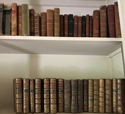 Ensemble de livres reliés et brochés des...