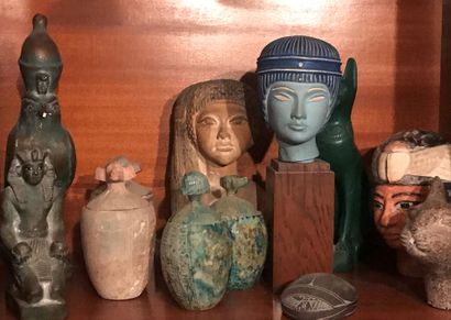 Fort ensemble de souvenirs d’Égypte en matières...