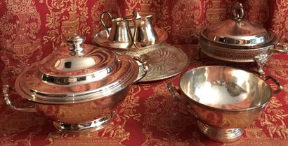 Ensemble en métal argenté : coupe sur piédouche...