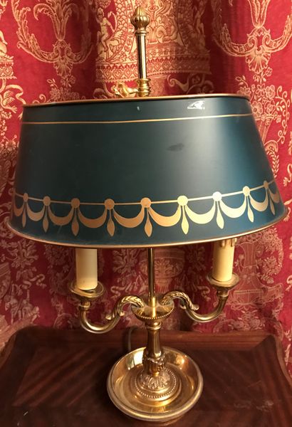 Lampe bouillote en bronze doré à deux lumières,...